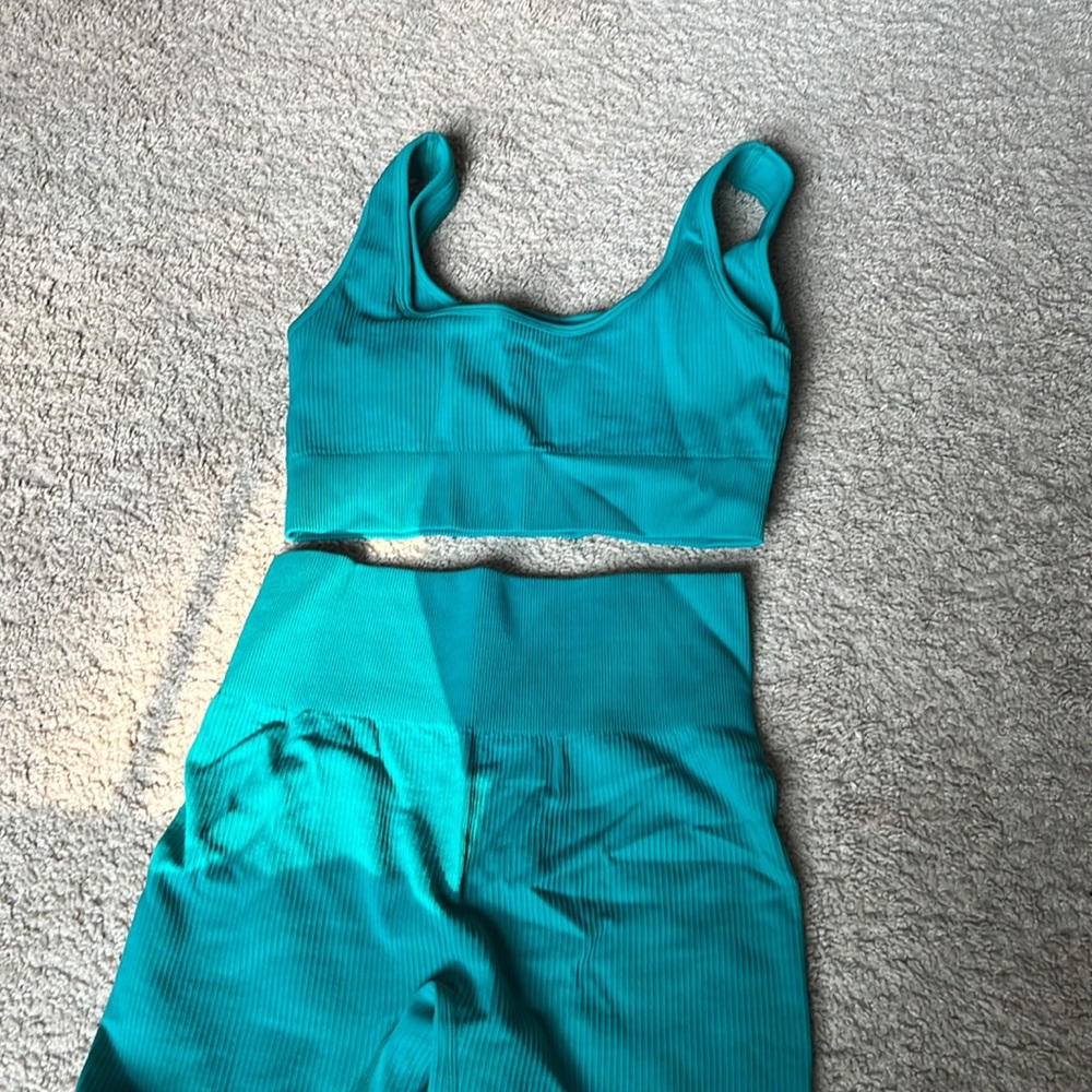 Seamless Ribbed Workout Set - Picture 5 of 6